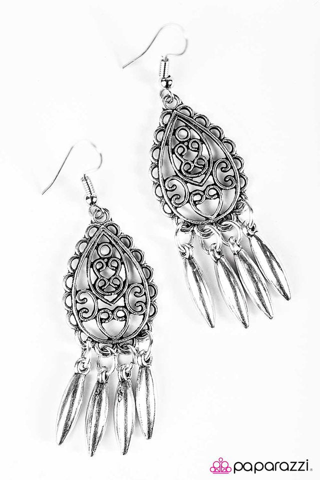 Paparazzi ♥ Destiny Awaits - Silver ♥ Earrings