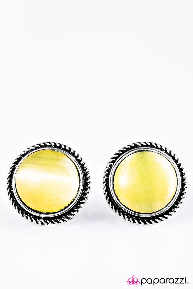 Paparazzi ♥ Moon Swoon - Yellow ♥ Post Earrings
