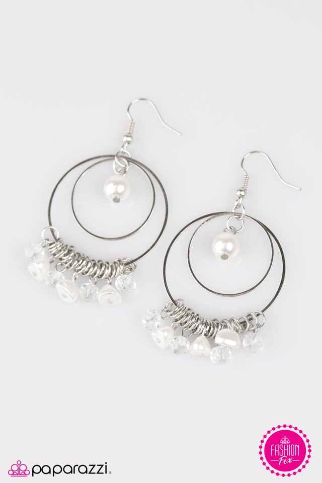 Paparazzi ♥ Pearly Intentions - White ♥ Earrings