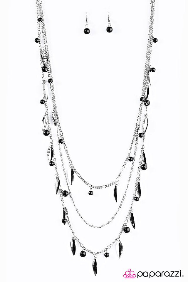 Paparazzi ♥ Keep It Sassy - Black ♥ Necklace