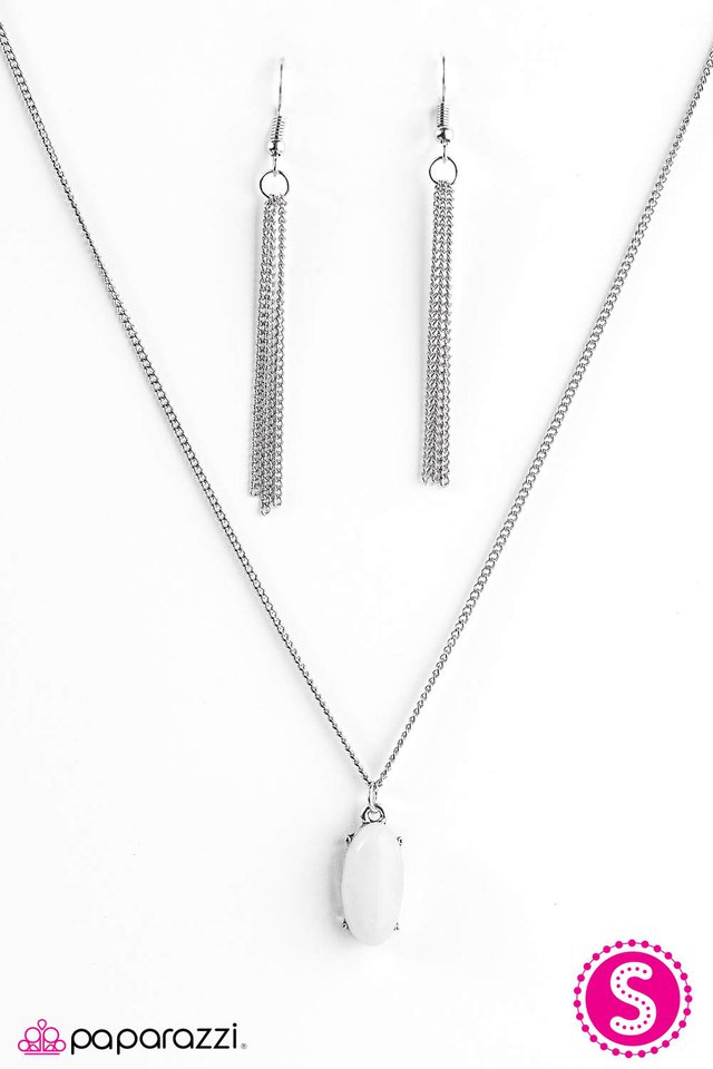 Paparazzi ♥ Tiny and Tranquil - White ♥ Necklace