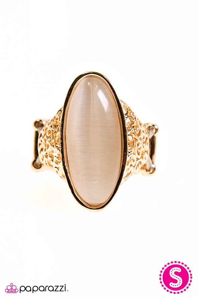 Paparazzi ♥ Look At Her GLOW! - Gold ♥ Ring