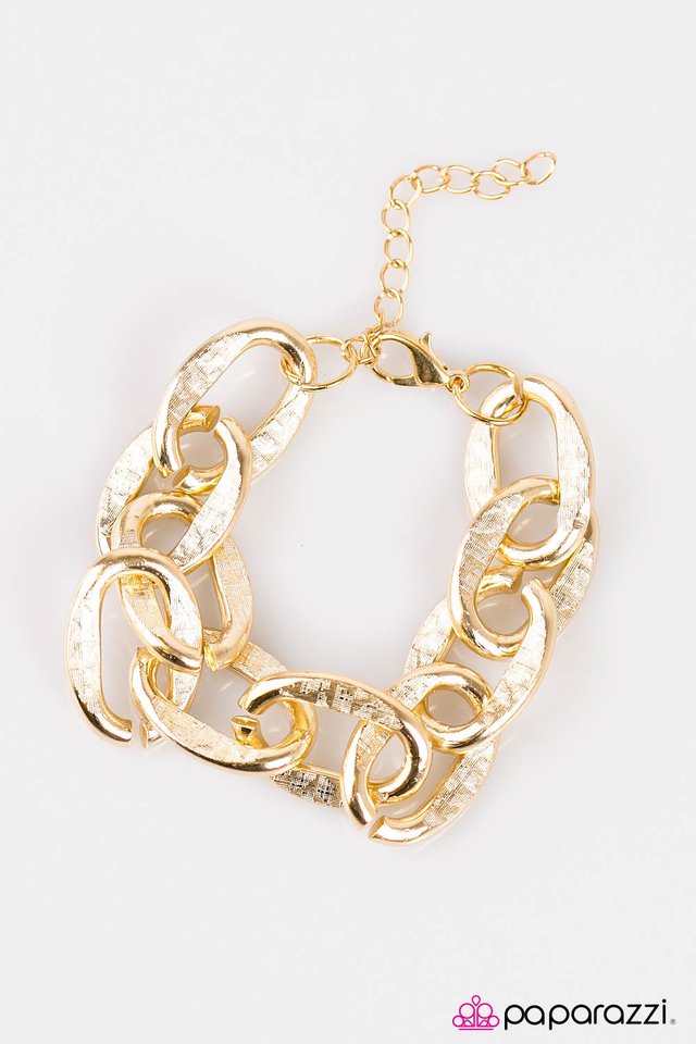 Paparazzi ♥ Yank My Chain - Gold ♥ Bracelet
