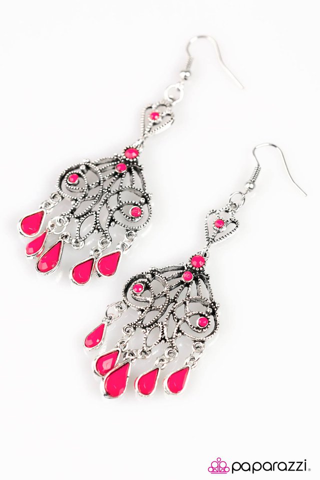 Paparazzi ♥ Diva Decadence - Pink ♥ Earrings