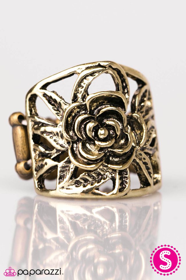 Paparazzi ♥ Budding BLOOMance - Brass ♥ Ring