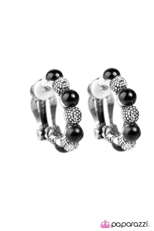 Paparazzi ♥ Move Over! - Black ♥ Clip-On