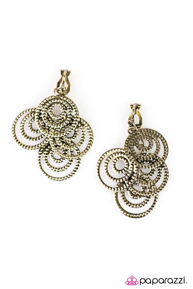 Paparazzi ♥ Rustic Ripples - Brass ♥ Clip-On