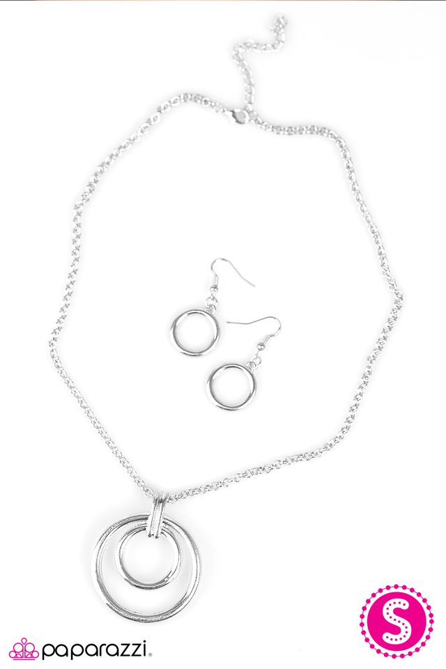 Paparazzi ♥ ROUND For Glory - Silver ♥ Necklace