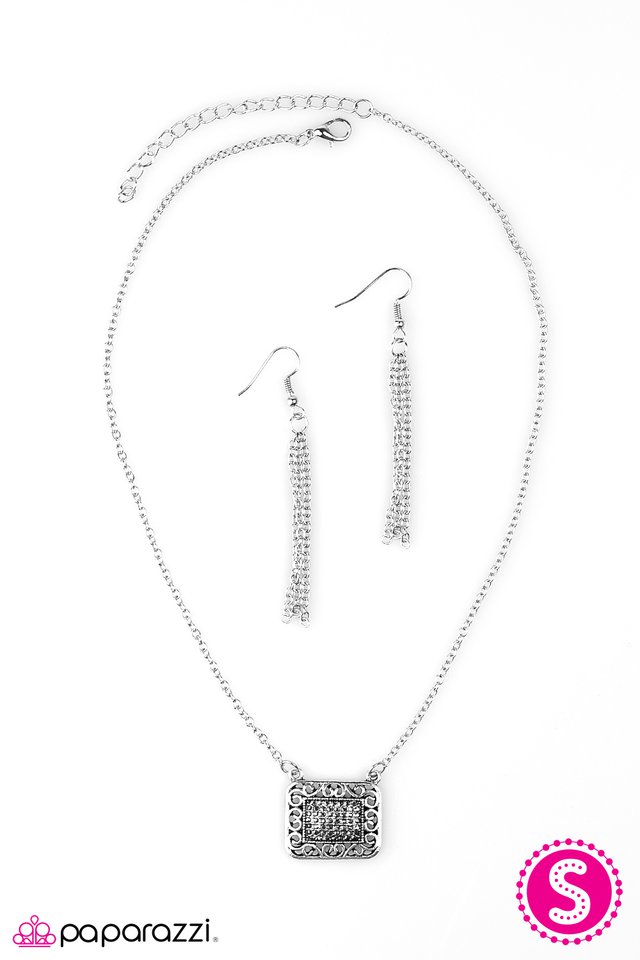 Paparazzi ♥ Picture Stories - Silver ♥ Necklace