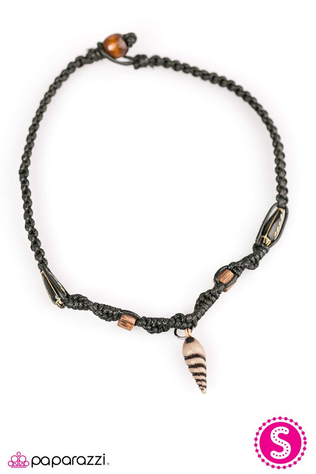 Paparazzi ♥ Hit The Beach - Black ♥ Necklace
