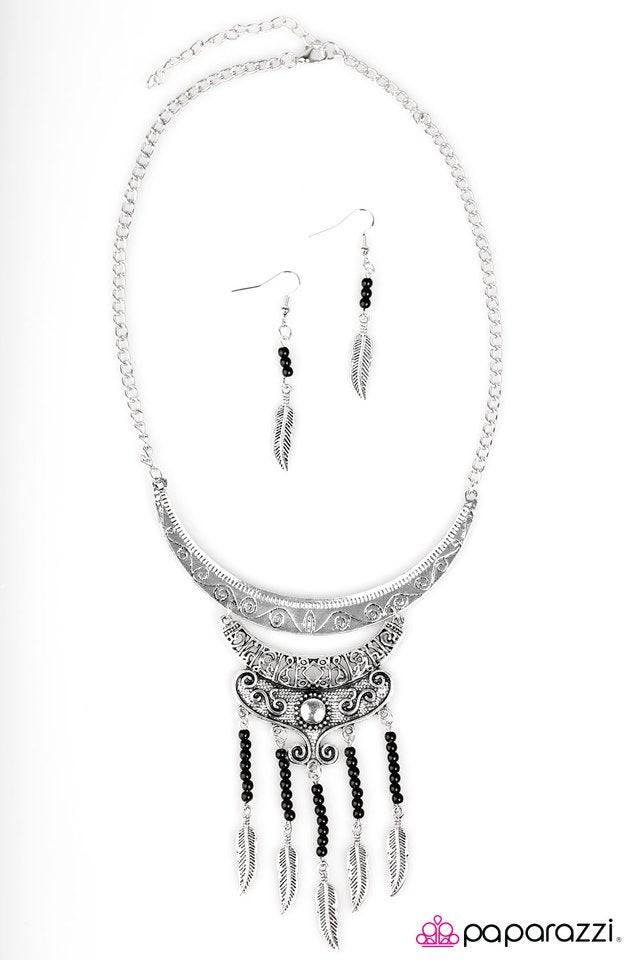 Paparazzi ♥ Elevated - Black ♥ Necklace