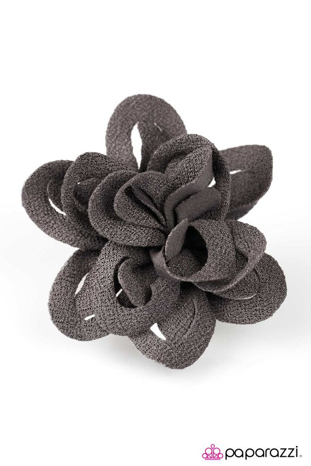 Paparazzi ♥ Hold Me Closer - Silver ♥ Hair Clip