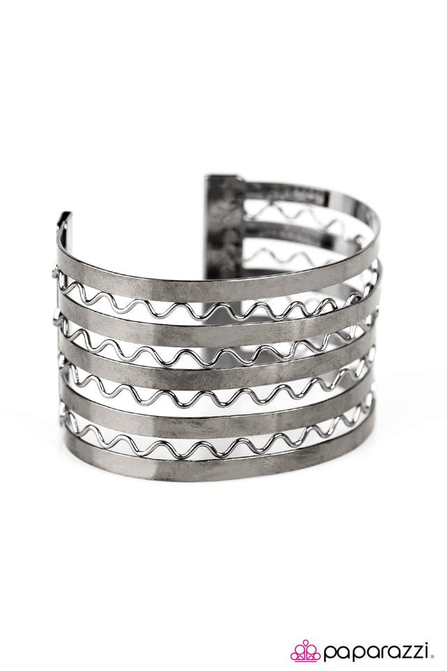 Paparazzi ♥ Check Your Pulse - Black ♥ Bracelet