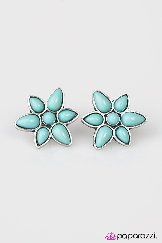 Paparazzi ♥ Peace Gardens - Blue ♥ Post Earrings