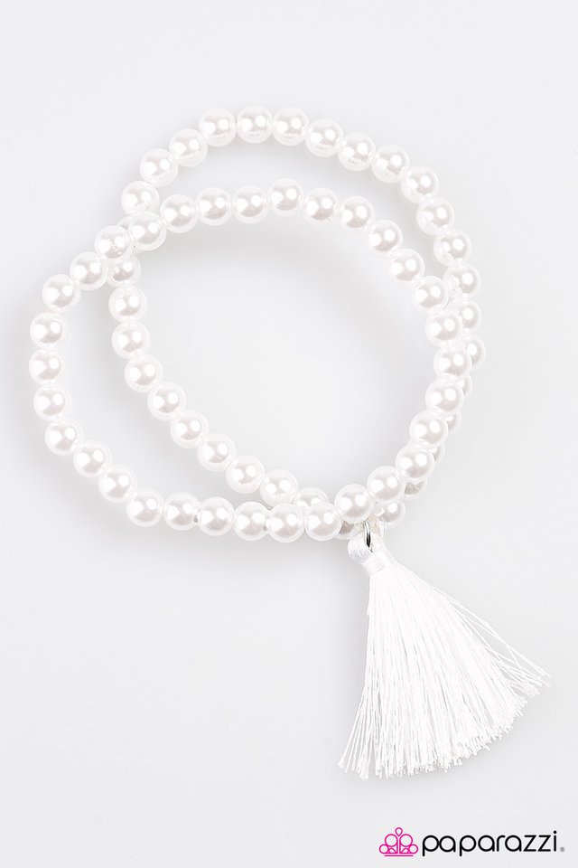 Paparazzi ♥ Surprise Voyage - White ♥ Bracelet