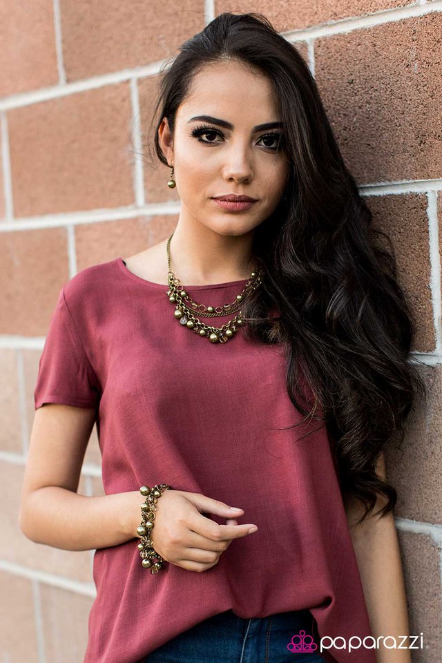Paparazzi ♥ Diva Dramatics - Brass ♥ Necklace