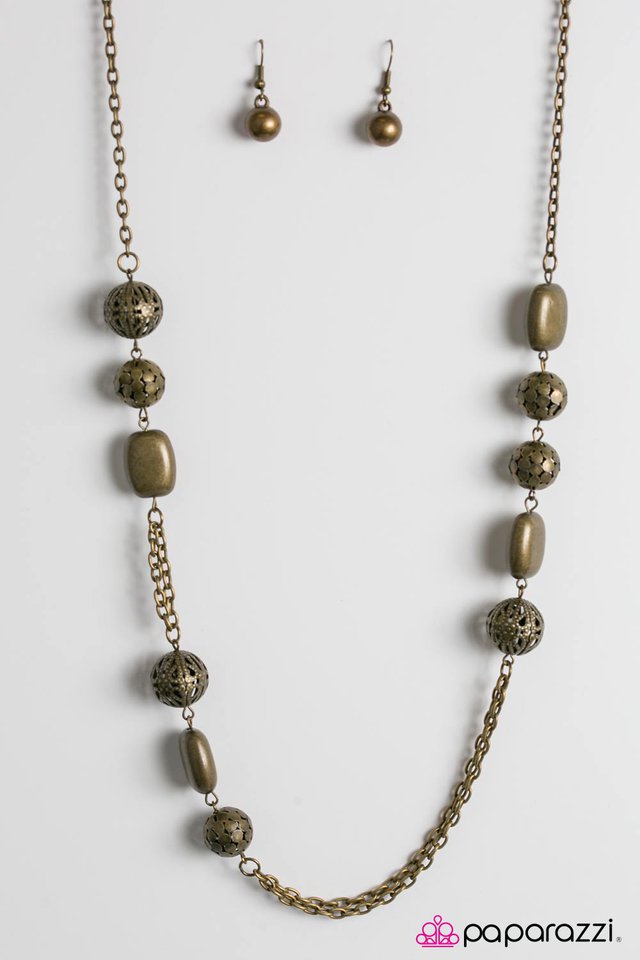 Paparazzi ♥ Olé! - Brass ♥ Necklace