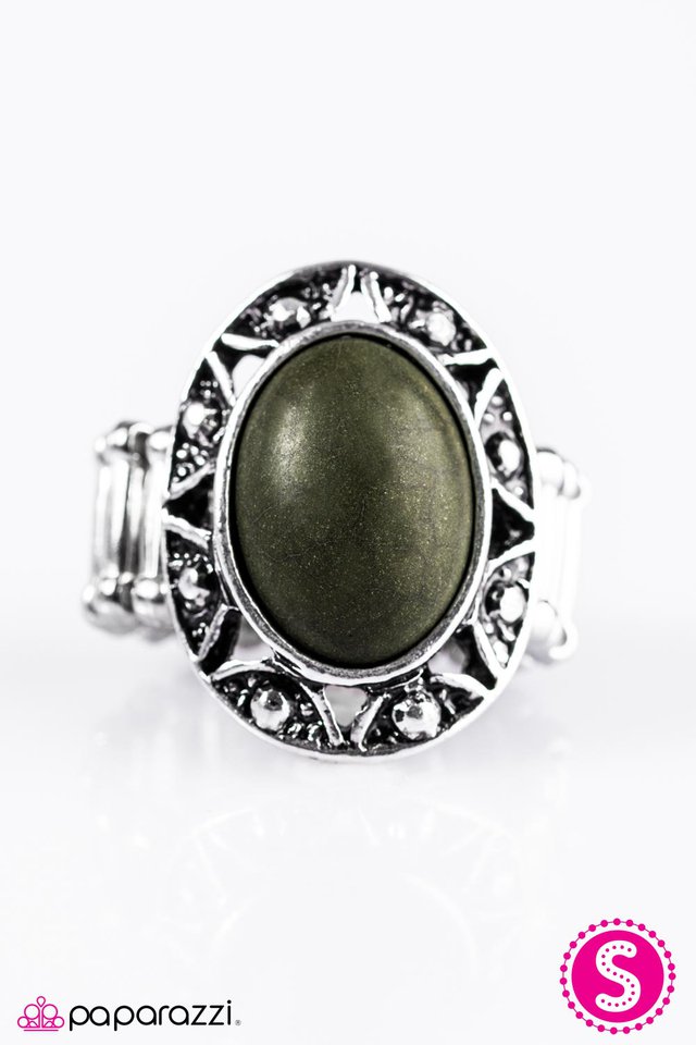 Paparazzi ♥ Sun Valley - Green ♥ Ring