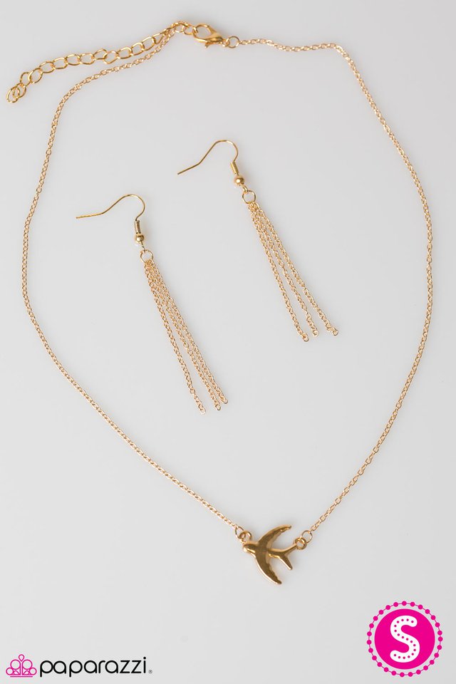 Paparazzi ♥ Bird On A Wire - Gold ♥ Necklace