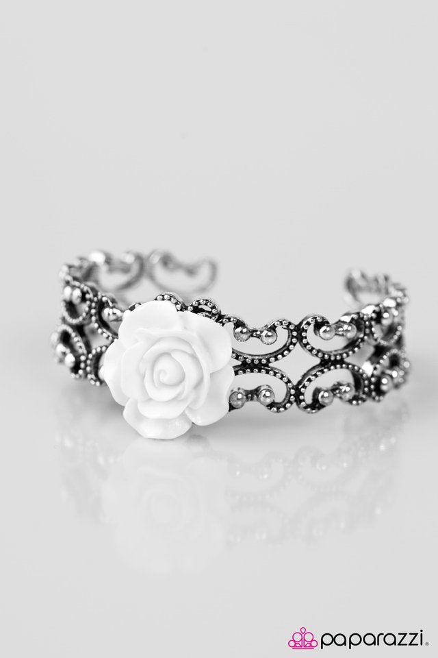 Paparazzi ♥ Botanical Bliss - White ♥ Bracelet
