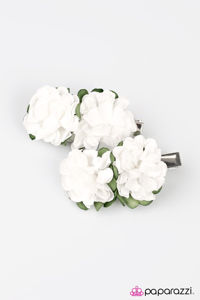 Paparazzi ♥ Paper Towns - White ♥ Hair Clip