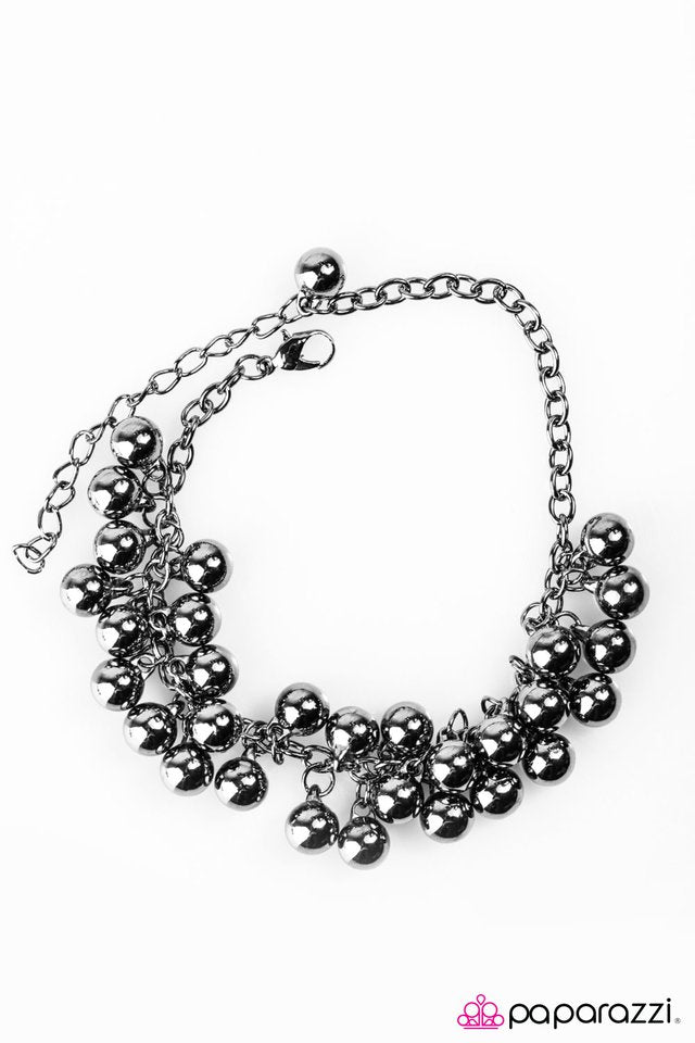 Paparazzi ♥ Dancing On Air - Black ♥ Bracelet