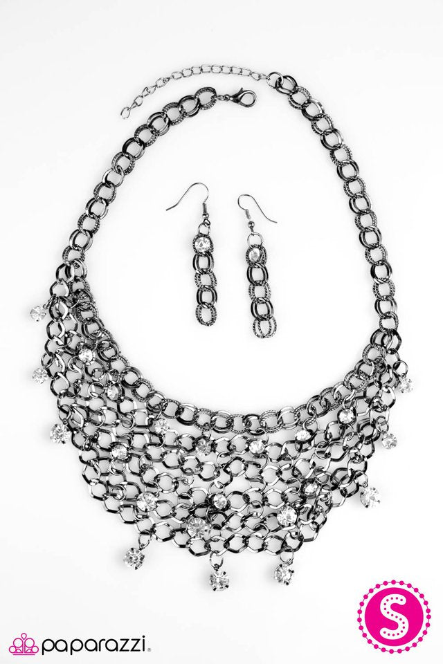 Paparazzi ♥ Fishing for Compliments - Black ♥ Necklace