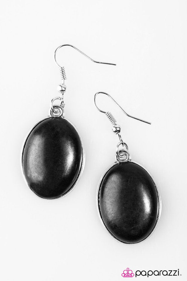 Paparazzi ♥ The Mountains Are Calling - Black ♥ Earrings