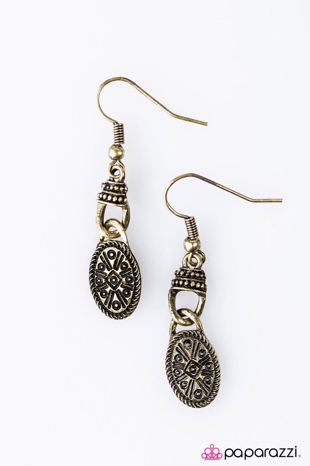 Paparazzi ♥ All About That Texture - Brass ♥ Earrings