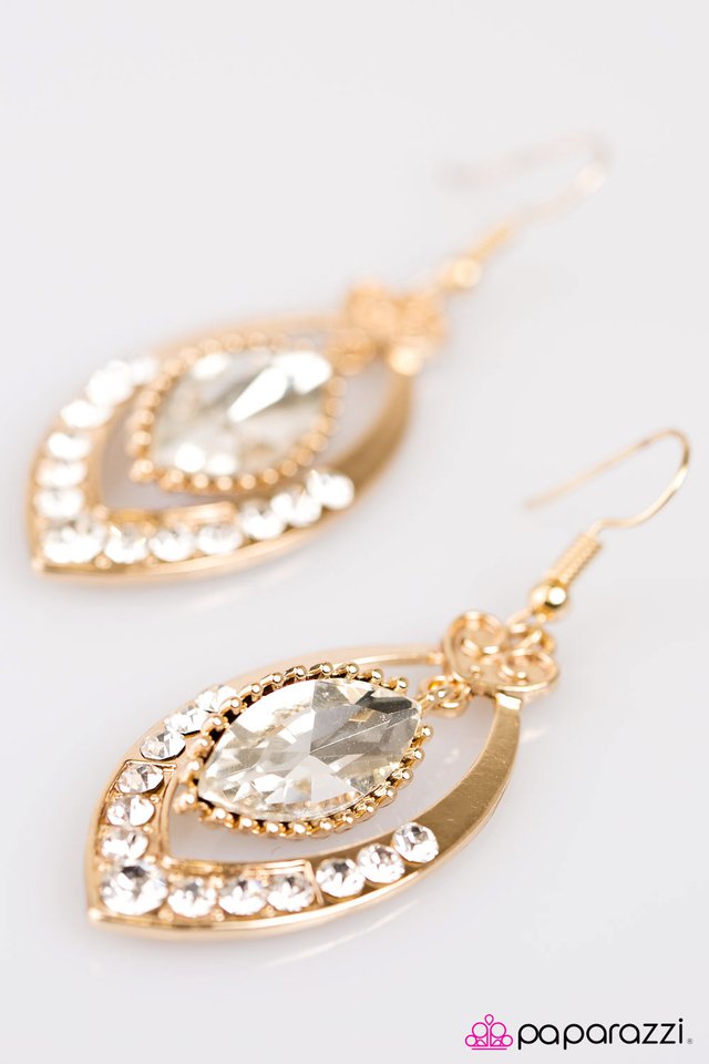 Paparazzi ♥ Royal Honeymoon - Gold ♥ Earrings