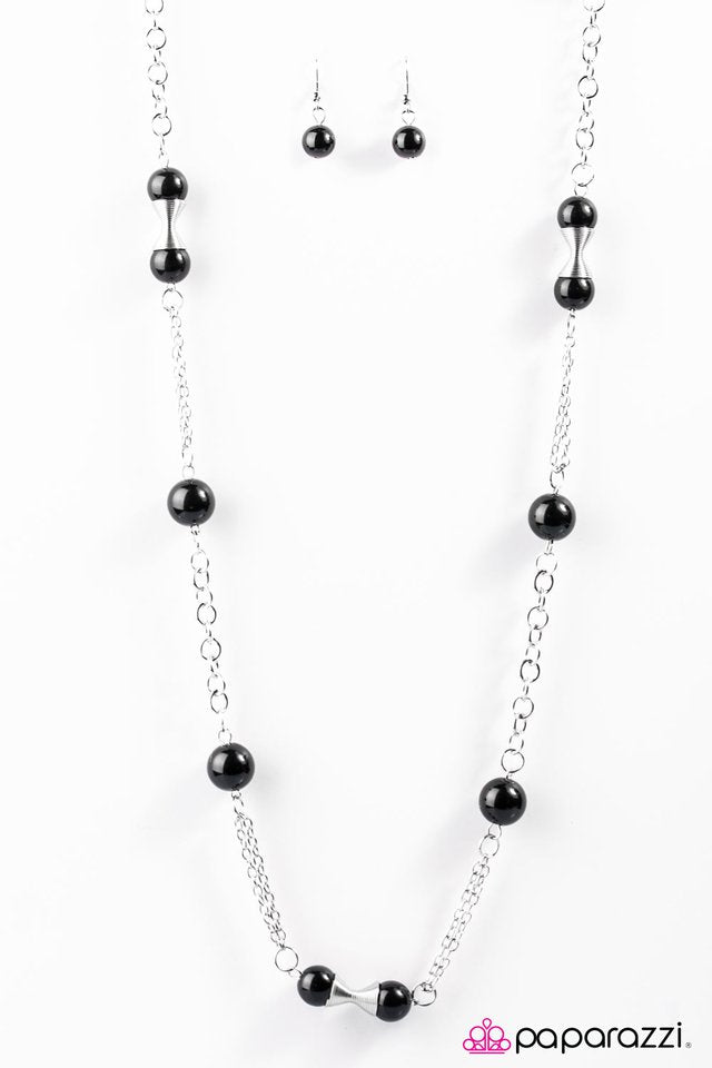 Paparazzi ♥ Commander in Chief - Black ♥ Necklace