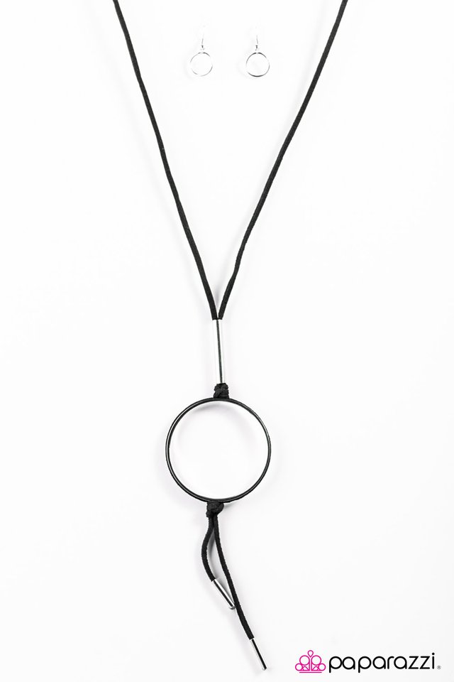 Paparazzi ♥ Jumping Through Hoops - Black ♥ Necklace