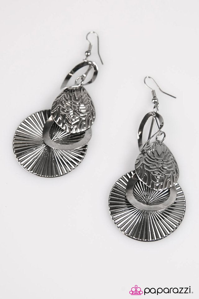 Paparazzi ♥ Whosits and Whatsits Galore - Black ♥ Earrings