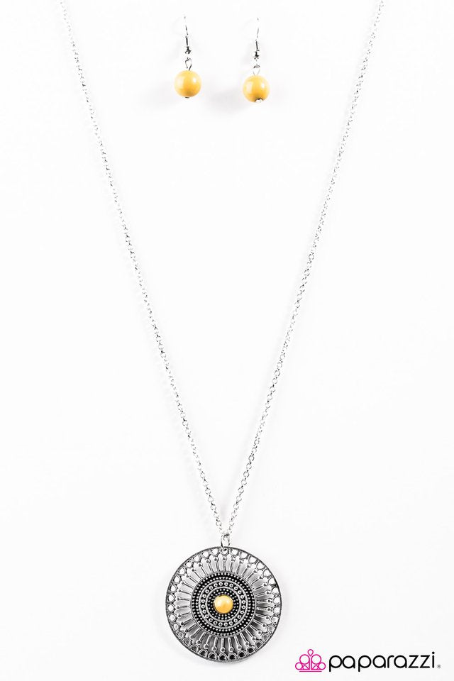 Paparazzi ♥ Colorful Wonder - Yellow ♥ Necklace