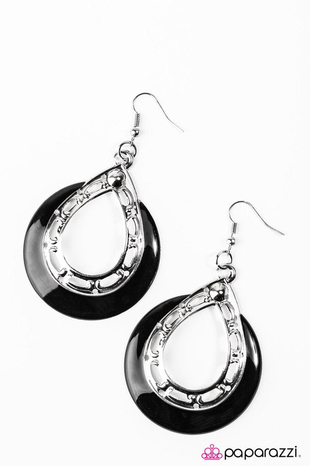 Paparazzi ♥ Cut It Out - Black ♥ Earrings