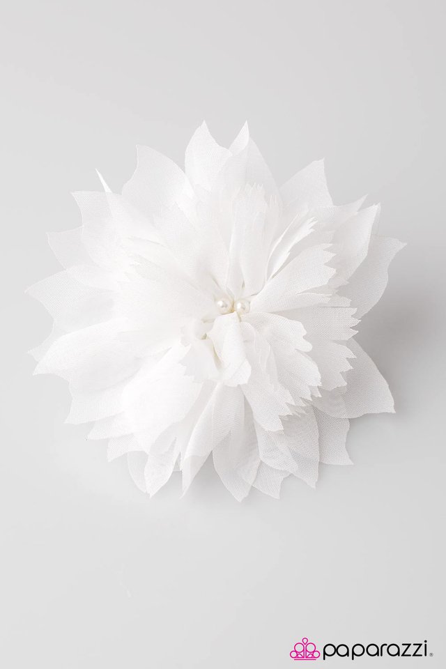 Paparazzi ♥ Jane Doe - White ♥ Hair Clip