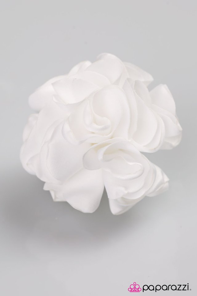 Paparazzi ♥ Baby Face - White ♥ Hair Clip