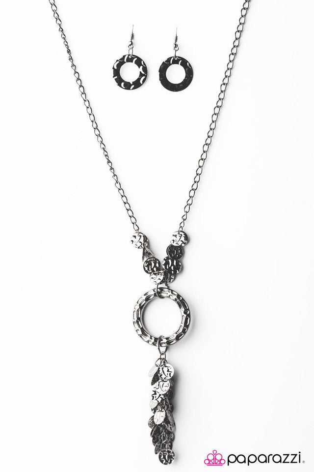 Paparazzi ♥ El Dorado - Black ♥ Necklace