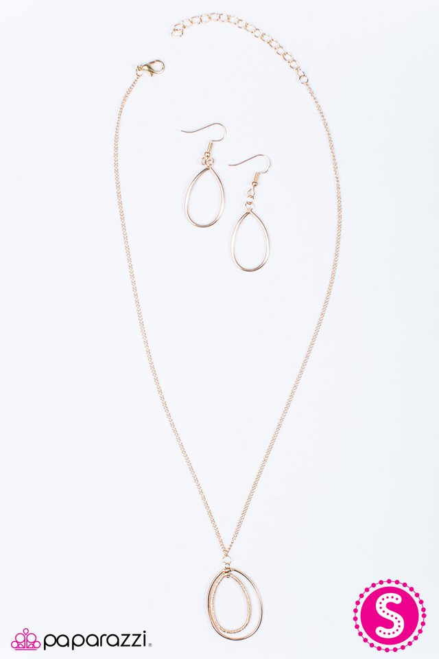 Paparazzi ♥ Ole Glory - Gold ♥ Necklace