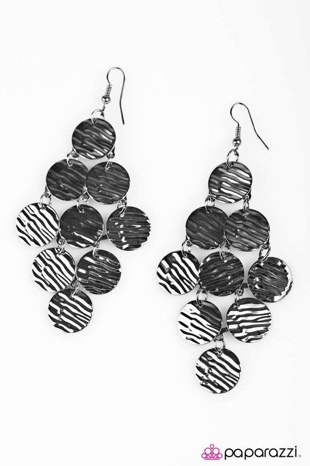 Paparazzi ♥ Metallic Pools - Black ♥ Earrings