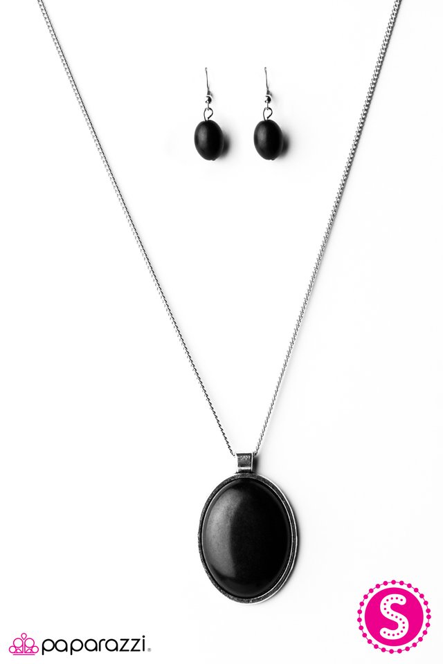 Paparazzi ♥ Mountain View - Black ♥ Necklace