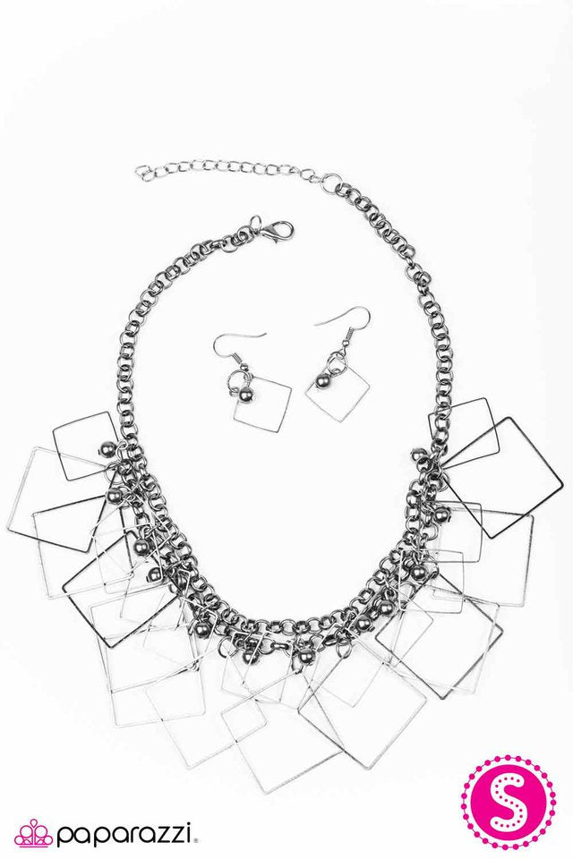 Paparazzi ♥ The Square Off - Black ♥ Necklace