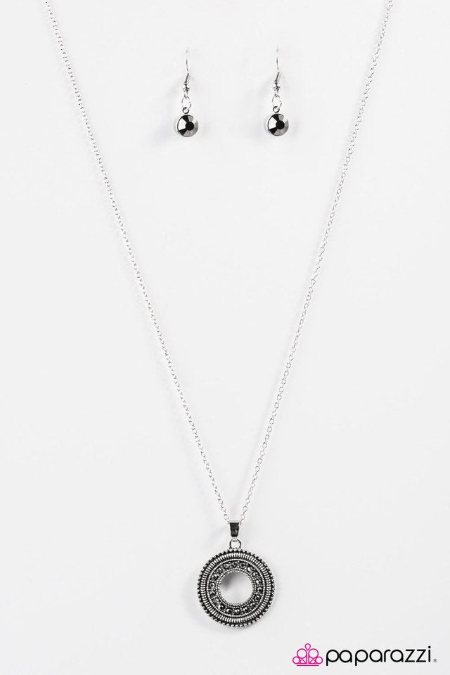 Paparazzi ♥ BLING The Noise - Silver ♥ Necklace