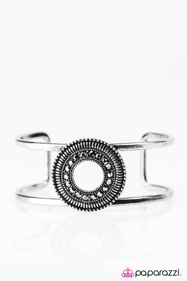 Paparazzi ♥ BLING-ing Down The House - Silver ♥ Bracelet