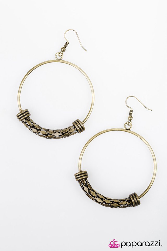 Paparazzi ♥ Snake Bite - Brass ♥ Earrings