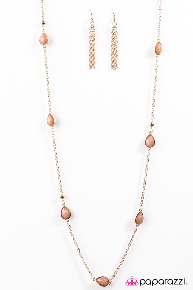 Paparazzi ♥ Teardrop Diva - Gold ♥ Necklace