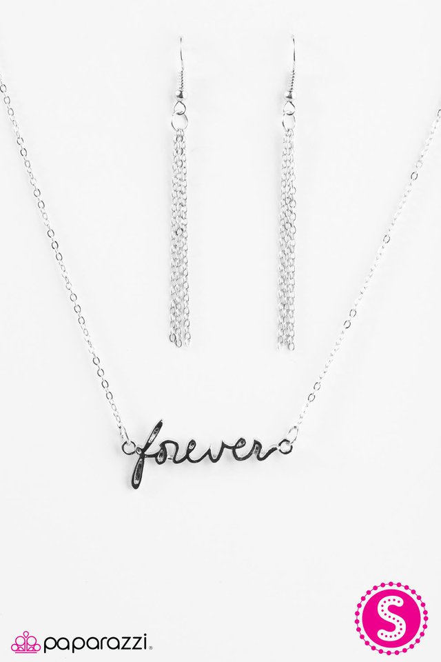 Paparazzi ♥ Forever Free - Silver ♥ Necklace