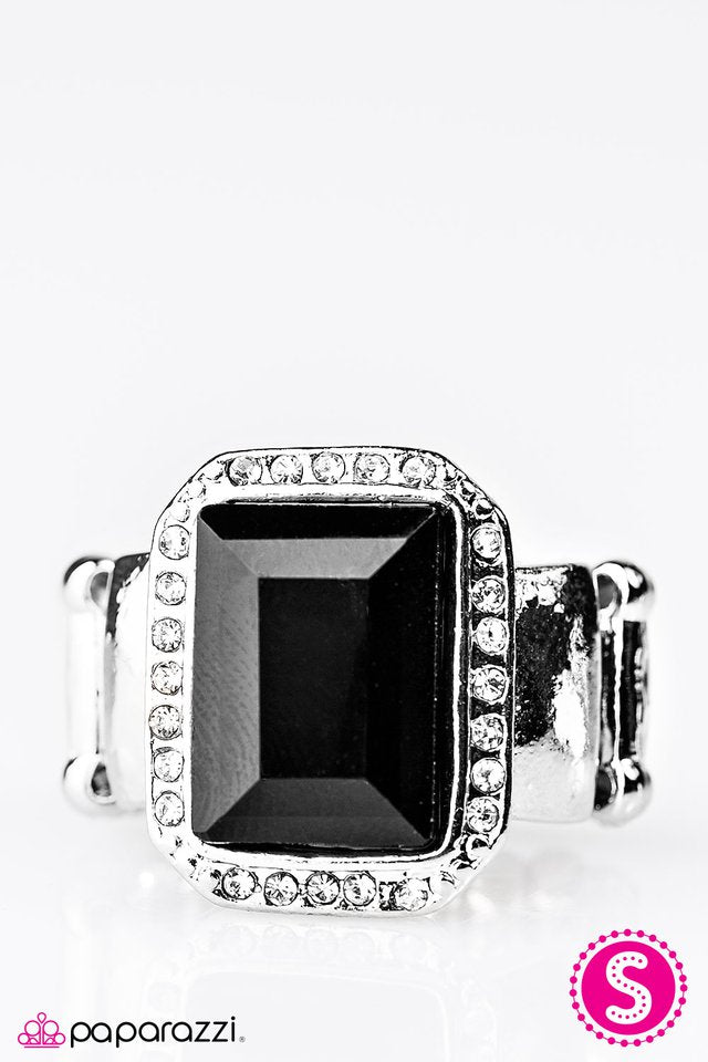 Paparazzi ♥ Queens Court - Black ♥ Ring