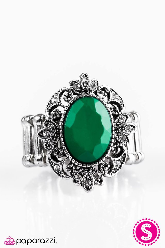 Paparazzi ♥ Is It Love Or LUSTER? - Green ♥ Ring