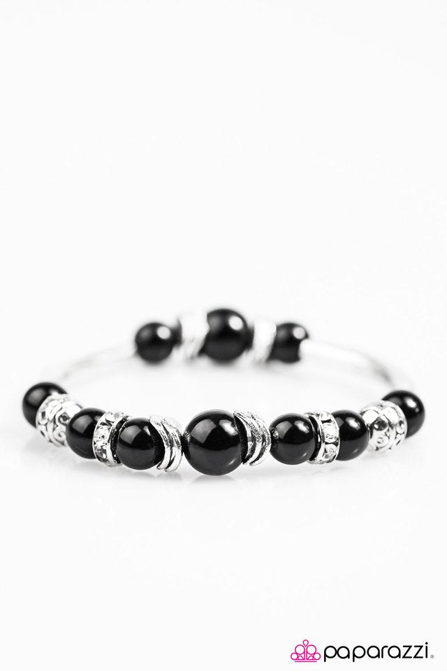 Paparazzi ♥ Waltz Of The Flowers - Black ♥ Bracelet